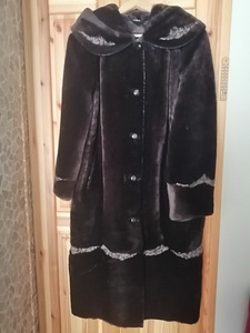 Продам шубу, материал мутон (1 фото из 3)