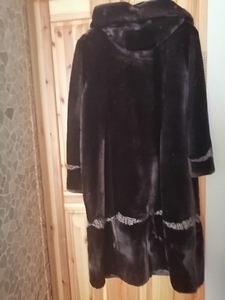 Продам шубу, материал мутон (2 фото из 3)