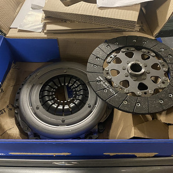 BMW e46 320d комплект нового сцепления Sachs