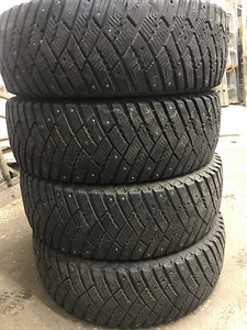 Зимние шины 4 шт (3 фото из 3)