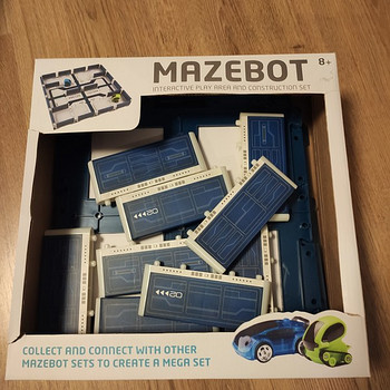 Интерактивные рабочие столы mAZEBOT для роботов