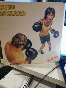 CLIFF RICHARD (2 фото из 3)