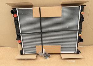 Uus Radiator Mercedes GlClass X164 M W164 R GL63 ML63 (1 foto / 5)