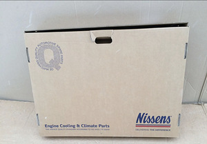 Uus Radiator Mercedes GlClass X164 M W164 R GL63 ML63 (2 foto / 5)