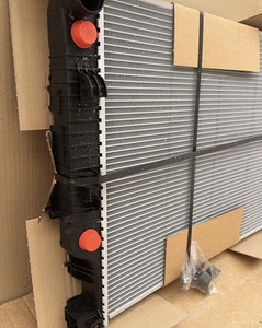Uus Radiator Mercedes GlClass X164 M W164 R GL63 ML63 (3 foto / 5)