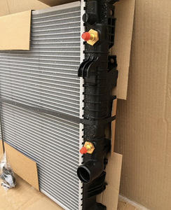 Uus Radiator Mercedes GlClass X164 M W164 R GL63 ML63 (4 foto / 5)
