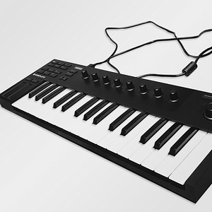 Keyboarbs: Komplete Kontrol M32- Native Instruments (1 фото из 3)