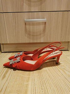 Новые кожаные босоножки Zara, р. 39 (2 фото из 3)