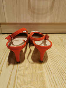 Новые кожаные босоножки Zara, р. 39 (3 фото из 3)