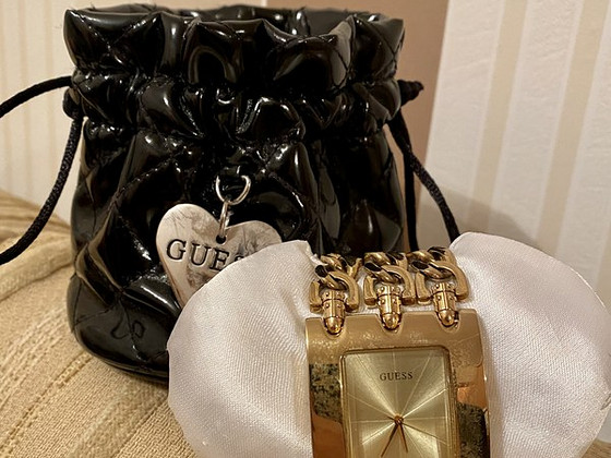Часы Guess