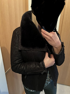 Зимняя куртка Guess (2 фото из 4)