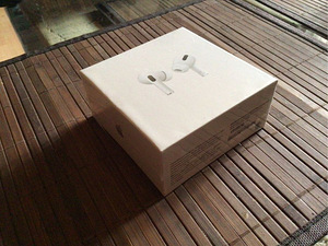 Airpods pro (1 фото из 3)