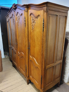 Продам антикварный шкаф. (2 фото из 7)