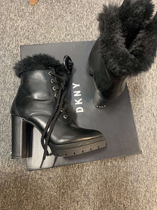 Зимние сапоги dKNY (1 фото из 2)