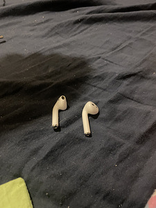 AirPods 2 (2 фото из 4)