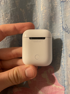 AirPods 2 (3 фото из 4)