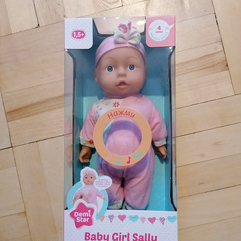 Nukk Sally, UUS, rääkiv vene keeles