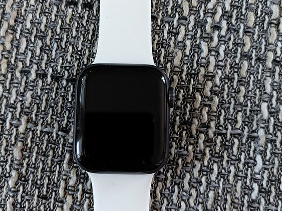 Apple watch 4 seeria 42mm nagu uus