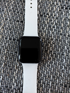 Apple watch 4 seeria 42mm nagu uus (1 foto / 1)