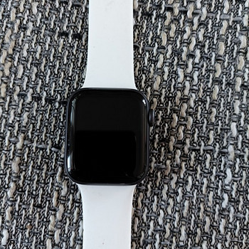 Apple watch 4 seeria 42mm nagu uus