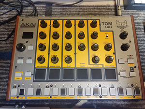 Akai Tom Cat Analog Drum Machine (1 foto / 5)