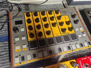 Akai Tom Cat Analog Drum Machine (3 foto / 5)