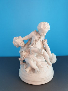 Porcelain de Sevres - Игра путти - Фарфор (1 фото из 5)