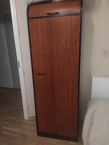 Müün täispuidust kontorilaua ja kapi. (3 foto / 4)