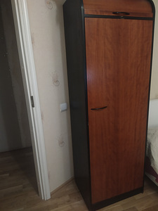 Müün täispuidust kontorilaua ja kapi. (4 foto / 4)