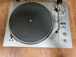 Garrard GT35P-1 2-Speed Belt-Drive Record Player (3 foto / 3)