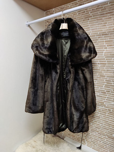 Полупальто TAHARI (2 фото из 4)