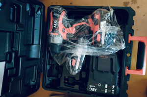 Новый шуруповёрт AEG 18V (2 фото из 2)