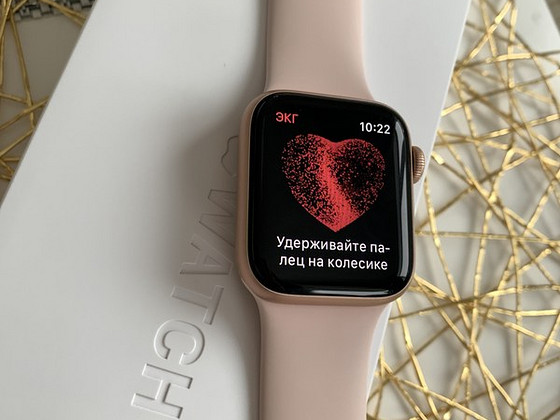Apple Watch Series 4 GPS, 40mm Gold