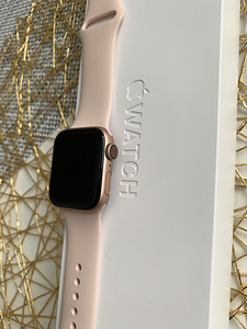 Apple Watch Series 4 GPS, 40 мм, золото (5 фото из 7)