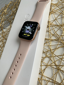 Apple Watch Series 4 GPS, 40 мм, золото (2 фото из 7)