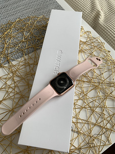 Apple Watch Series 4 GPS, 40 мм, золото (4 фото из 7)