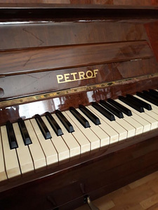 Uus pianiino Petrof (1 foto / 5)
