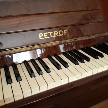 Uus pianiino Petrof