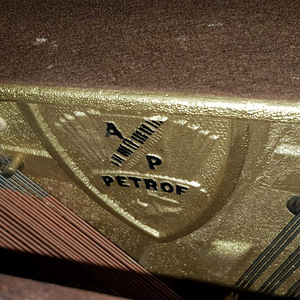 Uus pianiino Petrof (5 foto / 5)