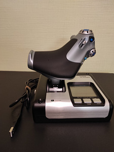 Продам saitek x52 flight control system Бу за 170-130 € (10 фото из 10)