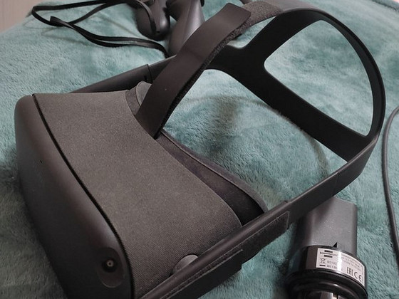 Oculus Quest 1: VR-гарнитура