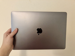 Macbook Air 13” (1 valokuva sivusta 4)