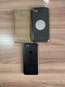 Продаю iPhone 7 70евро повреждено стекло и аккумулятор (1 фото из 3)
