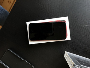iPhone SE 2020 (3 фото из 4)
