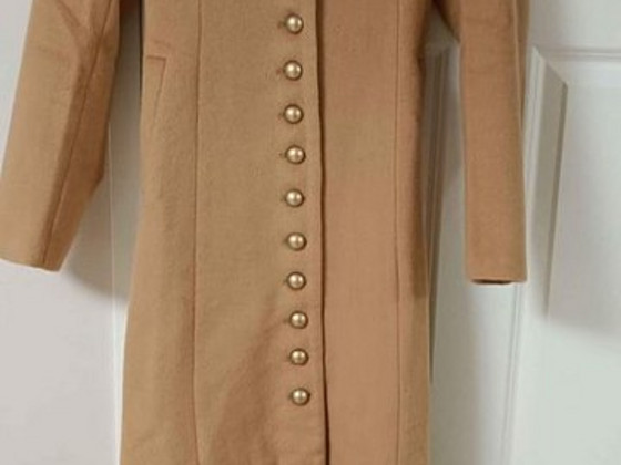 Новое и стильное длинное зимнее пальто для женщин размер S.