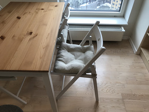 Обеденный стол iKEA с 4 стульями, круглой скамейкой и подушками (3 фото из 3)