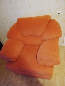 Диван-кровать и кресло (3 фото из 4)