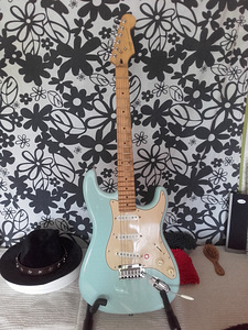 Электрогитара Fender Squier Stratocaster Daphne Blue (1 фото из 4)