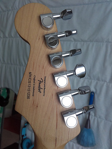 Электрогитара Fender Squier Stratocaster Daphne Blue (2 фото из 4)