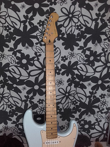 Электрогитара Fender Squier Stratocaster Daphne Blue (4 фото из 4)